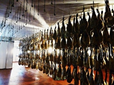 ¿Qué distingue a un jamón serrano natural a uno con conservantes?