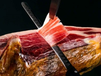 ¿Jamón Serrano cortado a cuchillo o a máquina?