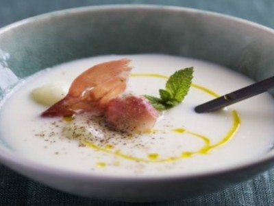 Sopa fría de melón con crujiente de Jamón Ibérico